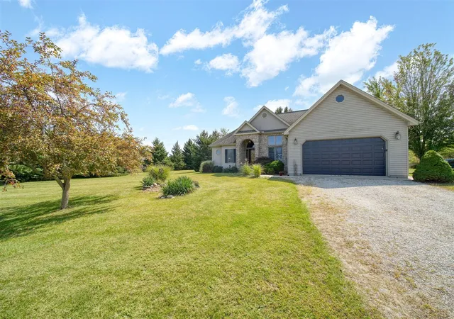 2nd image of 10044 Emerald Dr, Brooklyn, MI 49230 | MLS# 70497987