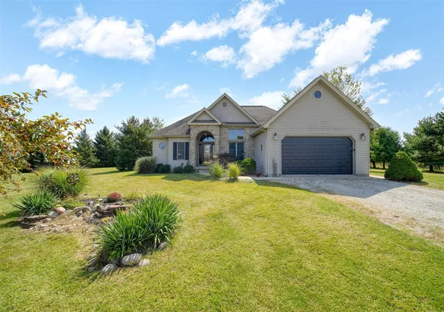 3rd image of 10044 Emerald Dr, Brooklyn, MI 49230 | MLS# 70497987