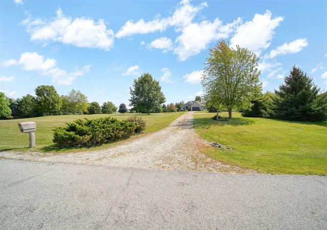 5th image of 10044 Emerald Dr, Brooklyn, MI 49230 | MLS# 70497987