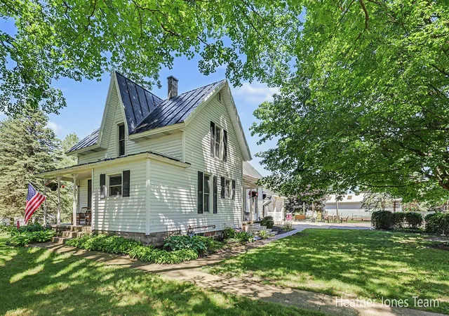 Photo 3 of Sale Pending at 8960 Myers Lake Ave, Rockford, MI 49341 | MLS# 70542319 | Listing updated on 2026-08-17