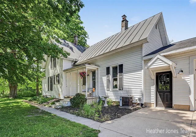 Photo 3 of Sale Pending at 8960 Myers Lake Ave, Rockford, MI 49341 | MLS# 70542319 | Listing updated on 2026-08-17