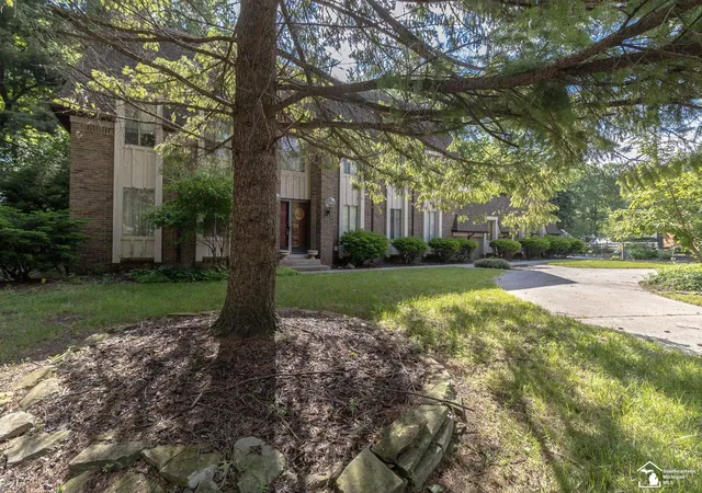 2nd image of 1372 Laurelhurst Dr, Temperance, MI 48182 | MLS# 50209079