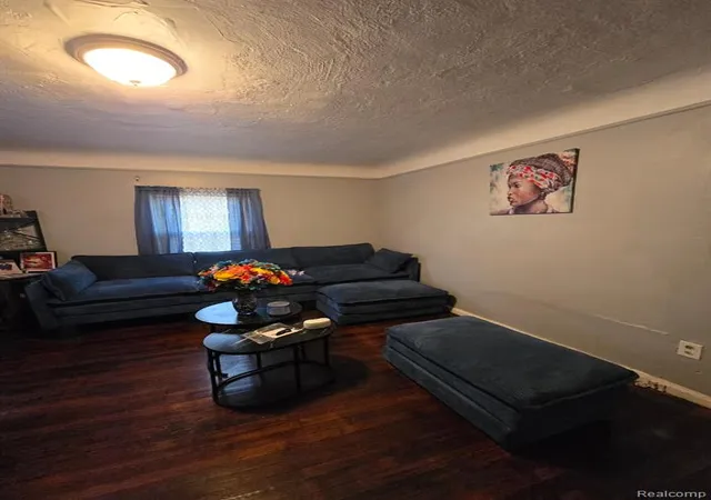 Photo 4 of Sale Pending at 11724 Wayburn St, Detroit, MI 48224 1688 | MLS# 61004993 | Listing updated on 2026-10-06