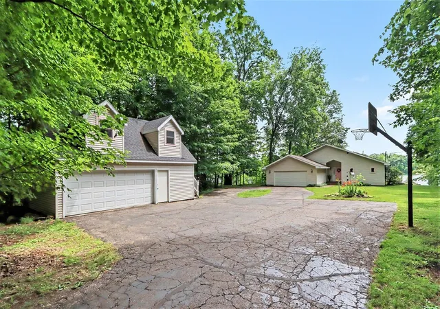 Homes for sale in Lawrence, MI | 47135 Lakeview Dr, Lawrence, MI 49064 | MLS# 70538463
