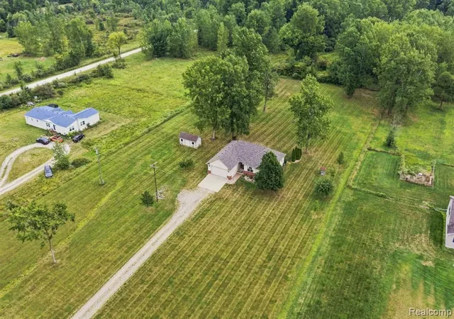 2nd image of 1301 Palms Rd, Columbus, MI 48063 2711 | MLS# 61022363