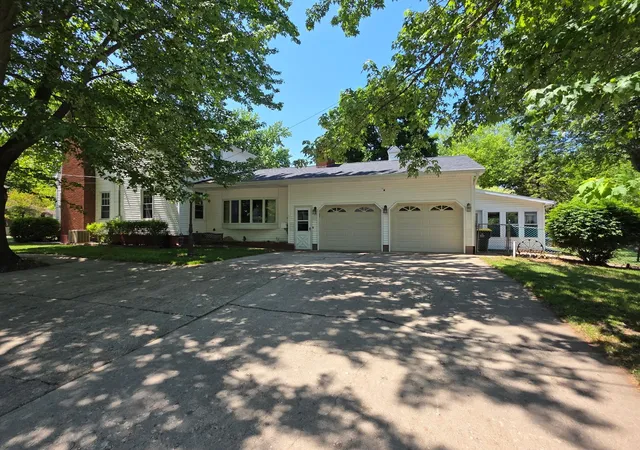 Homes for sale in Chesaning, MI | 300 Brady St, Chesaning, MI 48616 | MLS# 50206994