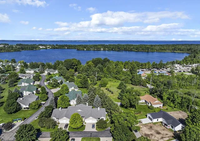 4th image of 608 Meadowview Ln, Elk Rapids, MI 49629 | MLS# 80071142
