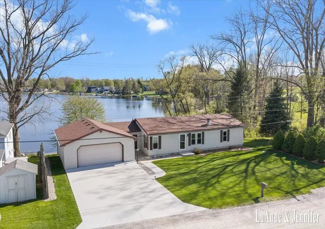 Homes for sale in Rockford, MI | 10260 Swem St, Rockford, MI 49341 | MLS# 70531604