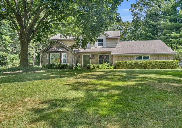 Photo 1 of Sale Pending at 1800 Mont Rue Dr, Grand Rapids, MI 49546 | MLS# 70546359 | Listing updated on 2026-08-05