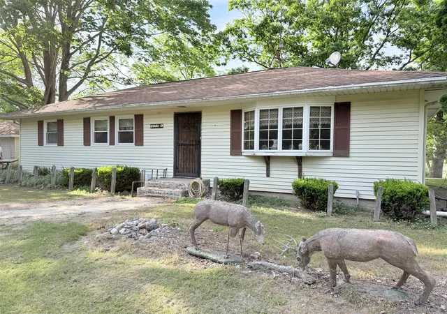 Homes for sale in Vicksburg, MI | 2775 E Y Ave, Vicksburg, MI 49097 | MLS# 70512102