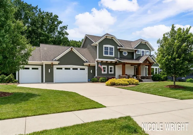 Homes for sale in Grandville, MI | 600 Stonehill Ct, Grandville, MI 49418 | MLS# 70537897
