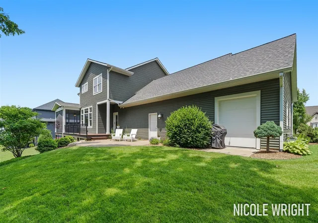 Homes for sale in Grandville, MI | 600 Stonehill Ct, Grandville, MI 49418 | MLS# 70537897