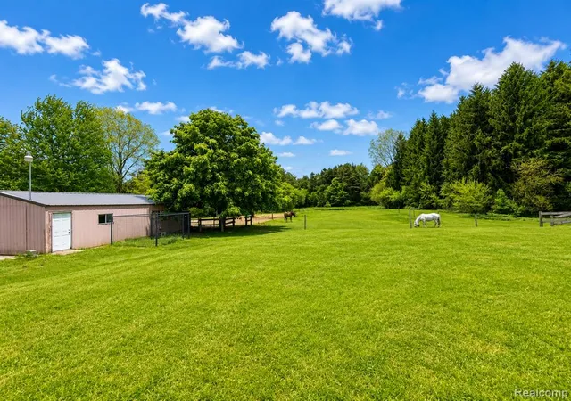 Homes for sale in North Branch, MI | 2712 North Branch Rd, North Branch, MI 48461 | MLS# 60995221