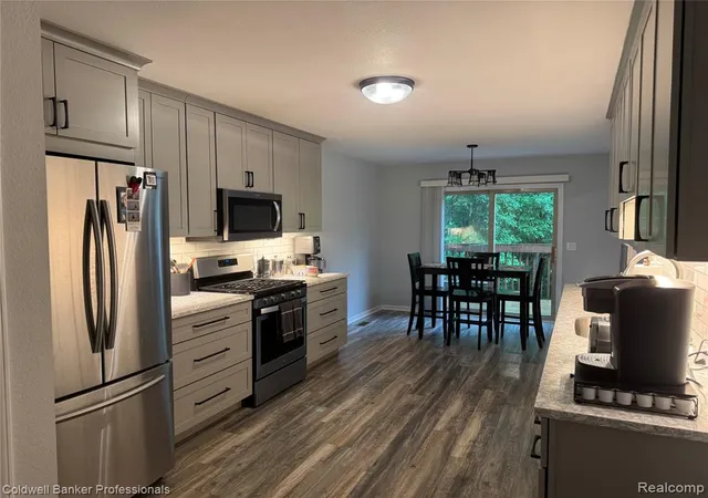 3rd image of 1043 Old Leake Ct, Holly, MI 48442 | MLS# 61003960