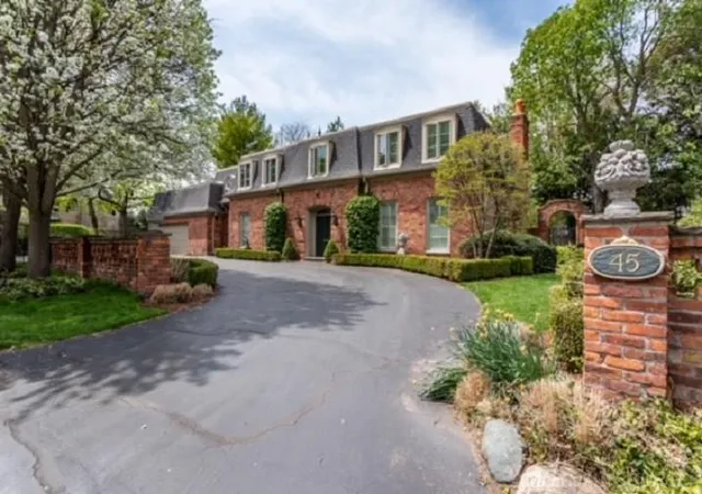 Homes for sale in Grosse Pointe Farms, MI | 45 Lakecrest Ln, Grosse Pointe Farms, MI 48236 | MLS# 50208443