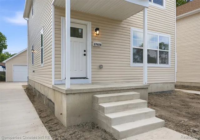 Homes for sale in Madison Heights, MI | 27828 Groveland St, Madison Heights, MI 48071 | MLS# 61005562