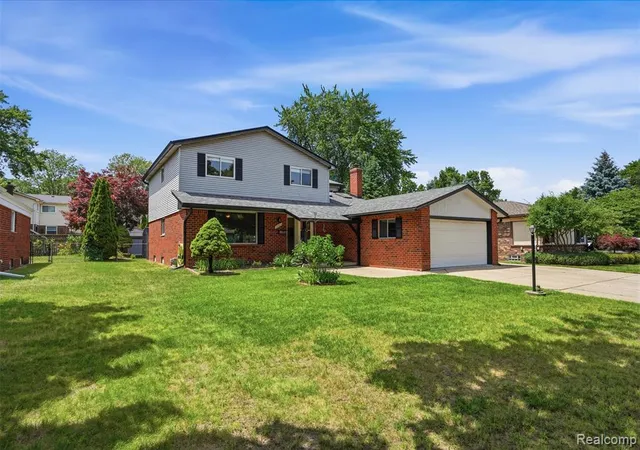 2nd image of 14385 Pere St, Livonia, MI 48154 4760 | MLS# 61008888