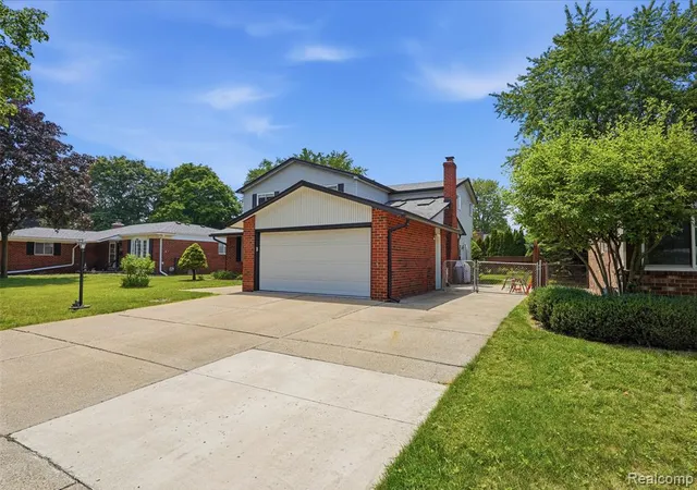 3rd image of 14385 Pere St, Livonia, MI 48154 4760 | MLS# 61008888