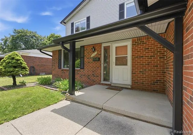 4th image of 14385 Pere St, Livonia, MI 48154 4760 | MLS# 61008888