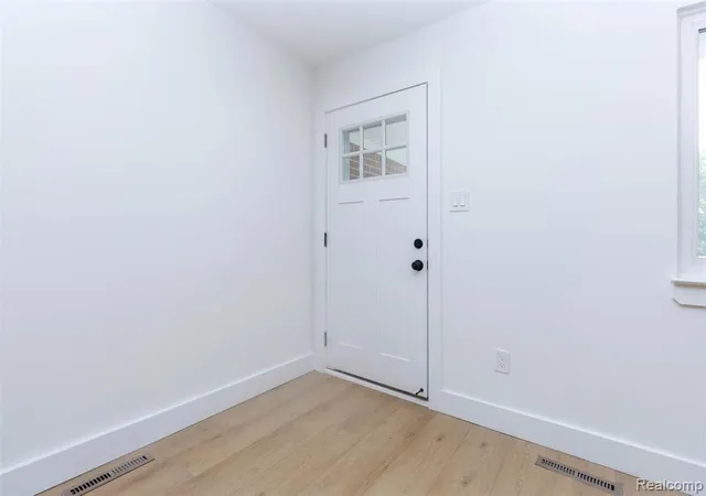 Photo 4 of Single family home for sale at 45471 Abington Cir, Macomb, MI 48042 5403 | MLS# 61012551 | Listing updated on 2026-09-01