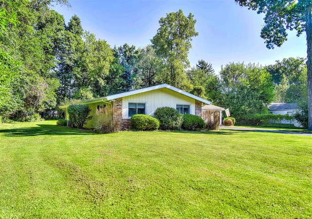 3rd image of 1844 N Walmont Rd, Jackson, MI 49203 | MLS# 70552765
