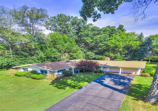 4th image of 1844 N Walmont Rd, Jackson, MI 49203 | MLS# 70552765