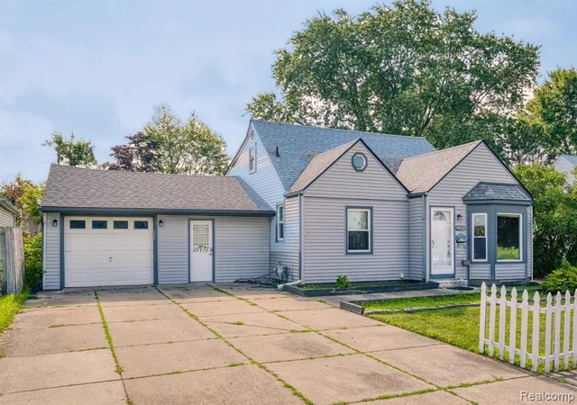 Photo 4 of Sale Pending at 27860 Blum St, Roseville, MI 48066 4347 | MLS# 61009745 | Listing updated on 2026-09-14