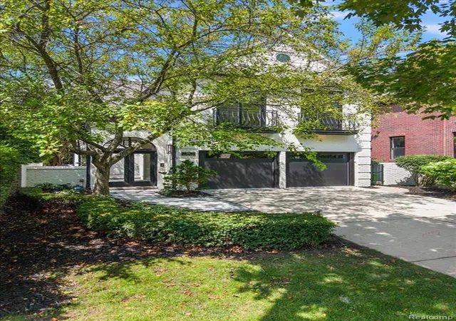 Photo 4 of Single family home for sale at 596 Henrietta St, Birmingham, MI 48009 | MLS# 61017107 | Listing updated on 2026-09-06