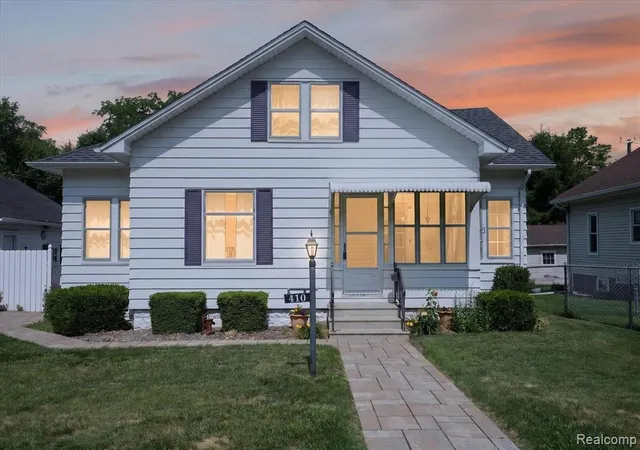 1st image of 410 S Center St, Howell, MI 48843 2209 | MLS# 61005851