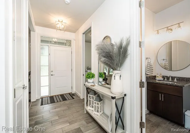 Photo 3 of Condo for sale at 4176 Oak Arbor Ct, Rochester, MI 48306 | MLS# 61017433 | Listing updated on 2026-09-01