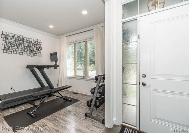 Photo 4 of Condo for sale at 4176 Oak Arbor Ct, Rochester, MI 48306 | MLS# 61017433 | Listing updated on 2026-09-01