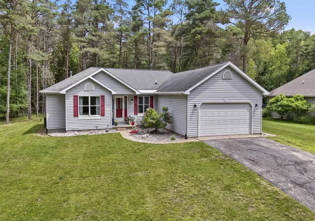 Homes for sale in Canadian Lakes, MI | 8150 Carriage Ln, Canadian Lakes, MI 49346 | MLS# 80070176
