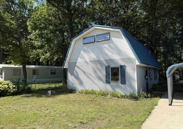 Photo 3 of Single family home for sale at 2176 Jefferson Rd, Harrison, MI 48625 | MLS# 50217405 | Listing updated on 2026-09-04