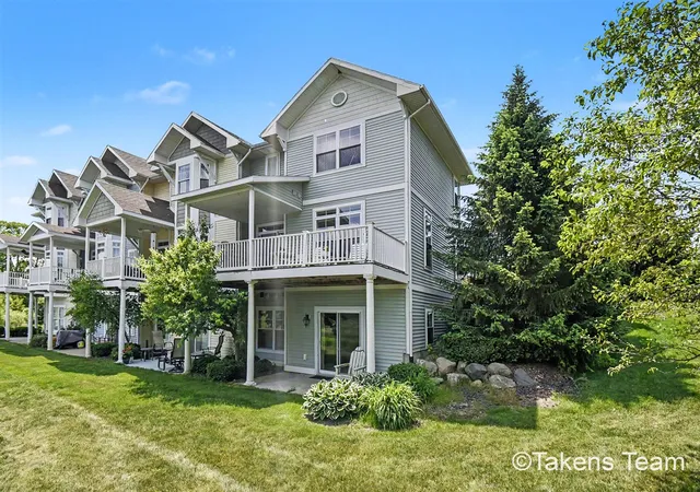 Homes for sale in Middleville, MI | 189 Mill Pond Dr, Middleville, MI 49333