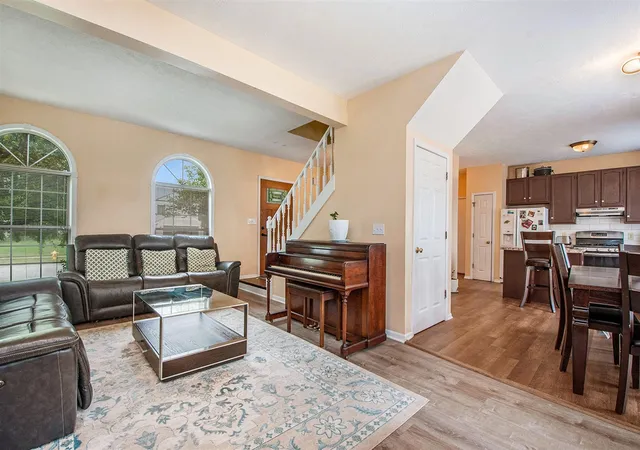 Photo 4 of Sale Pending at 5920 Castle Brk Ave, Grand Rapids, MI 49508 | MLS# 70494591 | Listing updated on 2025-10-30