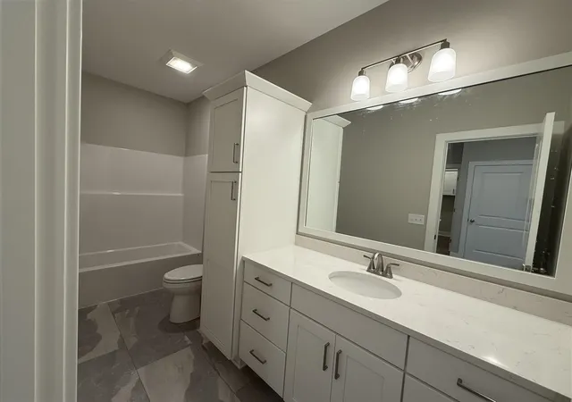 Listing Photo 4 - Condo for sale in building located at 11972 Smithfield Dr, Holland, MI 49424 - Unit #49