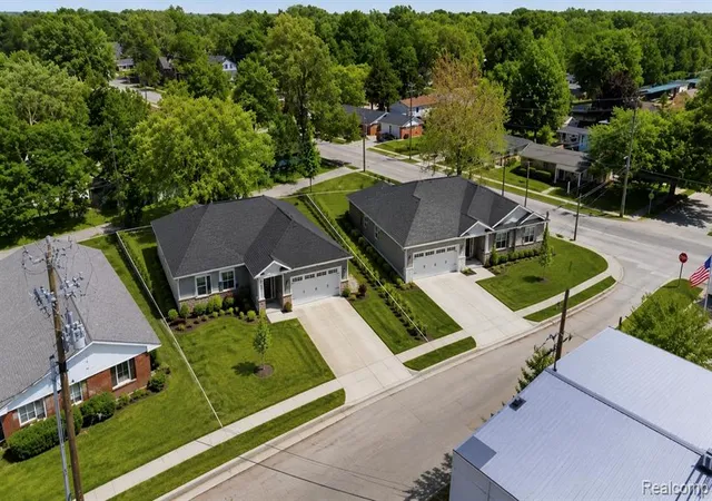 Homes for sale in Mount Clemens, MI | 61 Floral Ave, Mount Clemens, MI 48043 | MLS# 61002247