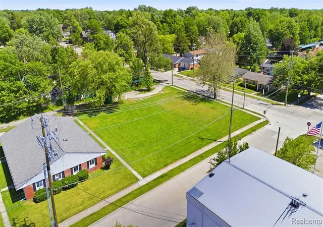 Homes for sale in Mount Clemens, MI | 61 Floral Ave, Mount Clemens, MI 48043 | MLS# 61002247