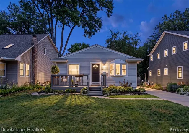 Homes for sale in Clawson, MI | 256 Leroy Ave, Clawson, MI 48017 | MLS# 61005243