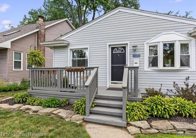 Homes for sale in Clawson, MI | 256 Leroy Ave, Clawson, MI 48017 | MLS# 61005243