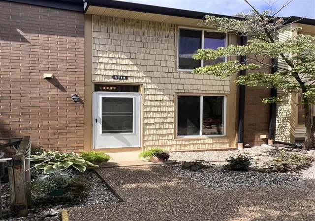 Photo 1 of Condo for sale at 2714 Birchcrest Dr, Grand Rapids, MI 49506 | MLS# 70550781 | Listing updated on 2026-08-25