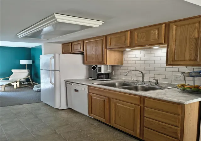 Listing Photo 4 - Condo for sale in building located at 2714 Birchcrest Dr, Grand Rapids, MI 49506