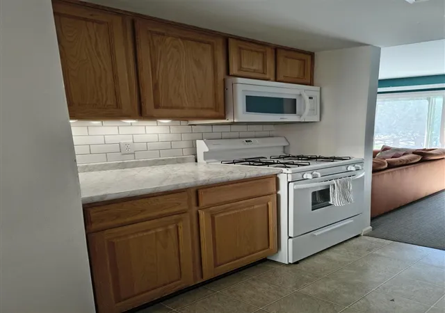 Listing Photo 5 - Condo for sale in building located at 2714 Birchcrest Dr, Grand Rapids, MI 49506