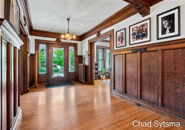 Photo 2 of Sale Pending at 703 Madison Ave, Grand Rapids, MI 49503 | MLS# 70546328 | Listing updated on 2026-08-31