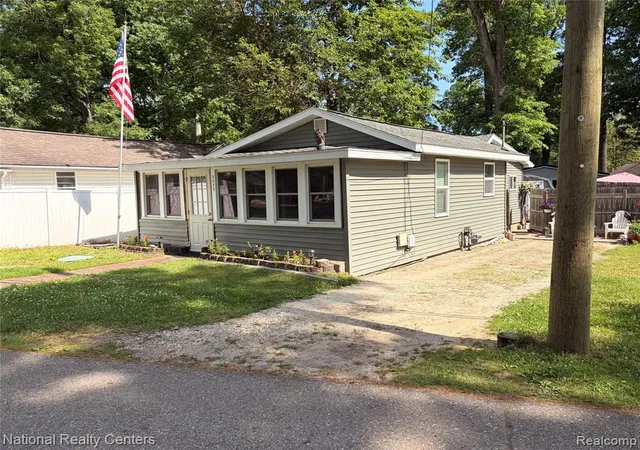Homes for sale in Brooklyn, MI | 2025 Parkwood Ct, Brooklyn, MI 49230 | MLS# 61000340