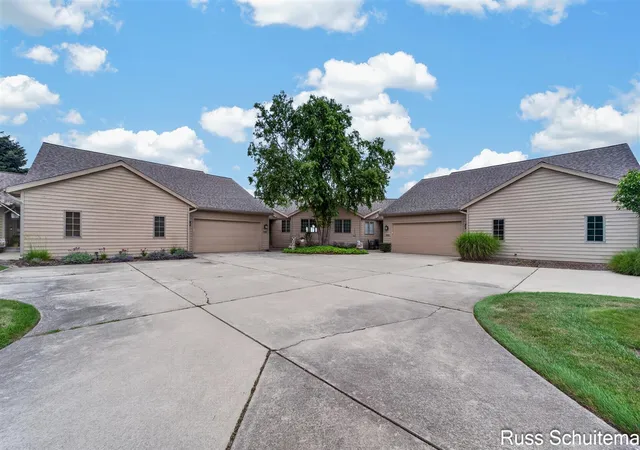 Photo 3 of Condo for sale at 1682 W Harbour Towne Cir, Muskegon, MI 49441 | MLS# 70551041 | Listing updated on 2026-08-17