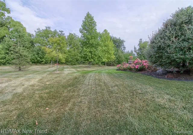 Photo 51 of Single family home for sale at 59318 Peters Barn Dr, South Lyon, MI 48178 8359 | MLS# 61025179 | Listing updated on 2026-09-02