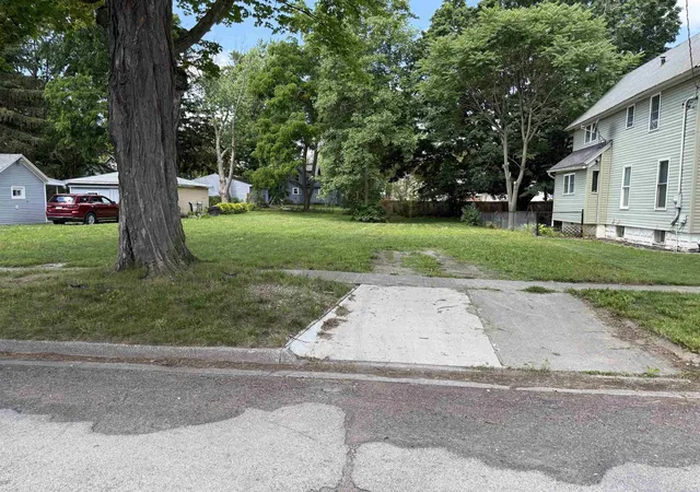 Homes for sale in Owosso, MI | 643 N Hickory St, Owosso, MI 48867 | MLS# 80070383