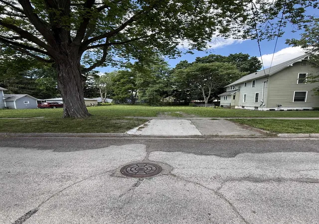 Homes for sale in Owosso, MI | 643 N Hickory St, Owosso, MI 48867 | MLS# 80070383