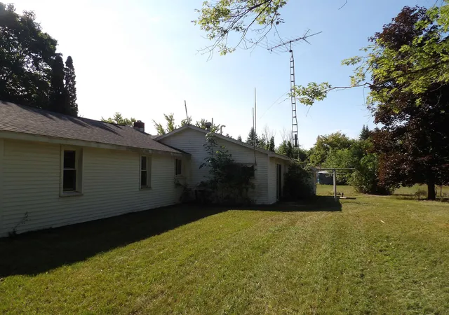 Photo 3 of Sale Pending at 11552 S Grant Ave, Clare, MI 48617 | MLS# 50219775 | Listing updated on 2026-09-04